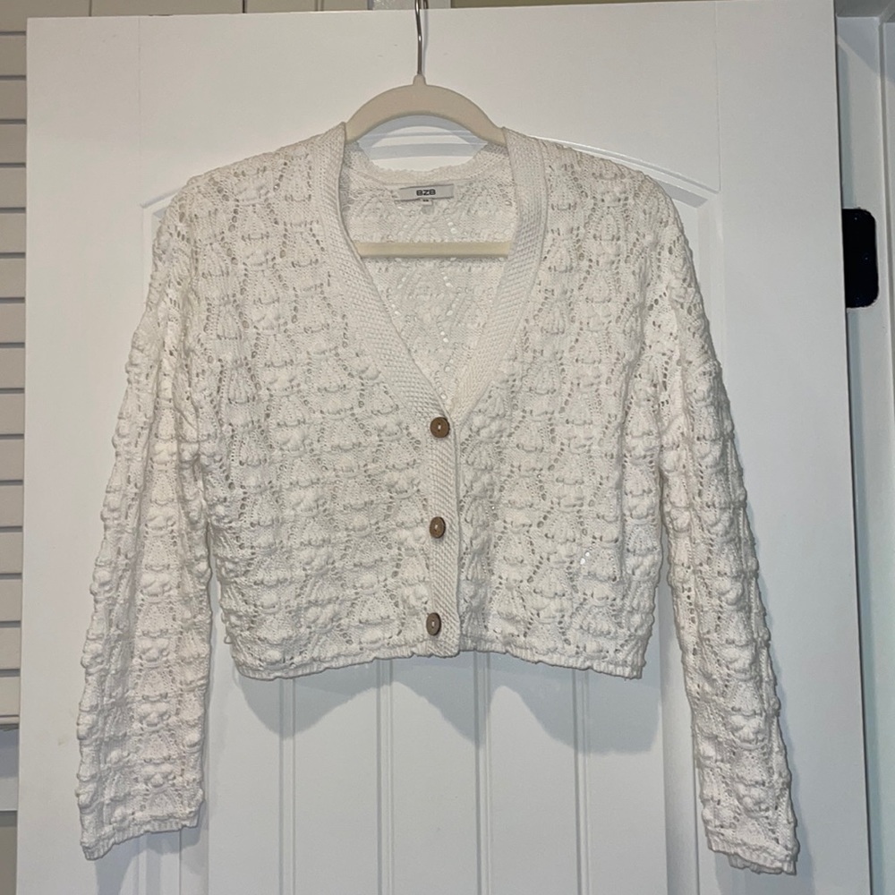 New white cardigan with wooden buttons